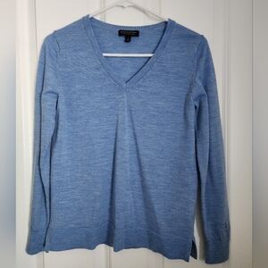 Item #:110 Banana Republic V Neck Sweater